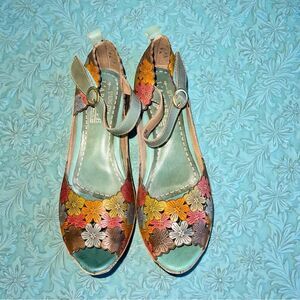 New In Box Spring Step L'Artiste Women's Avnia Ankle Strap Shoe Size 8-1/2